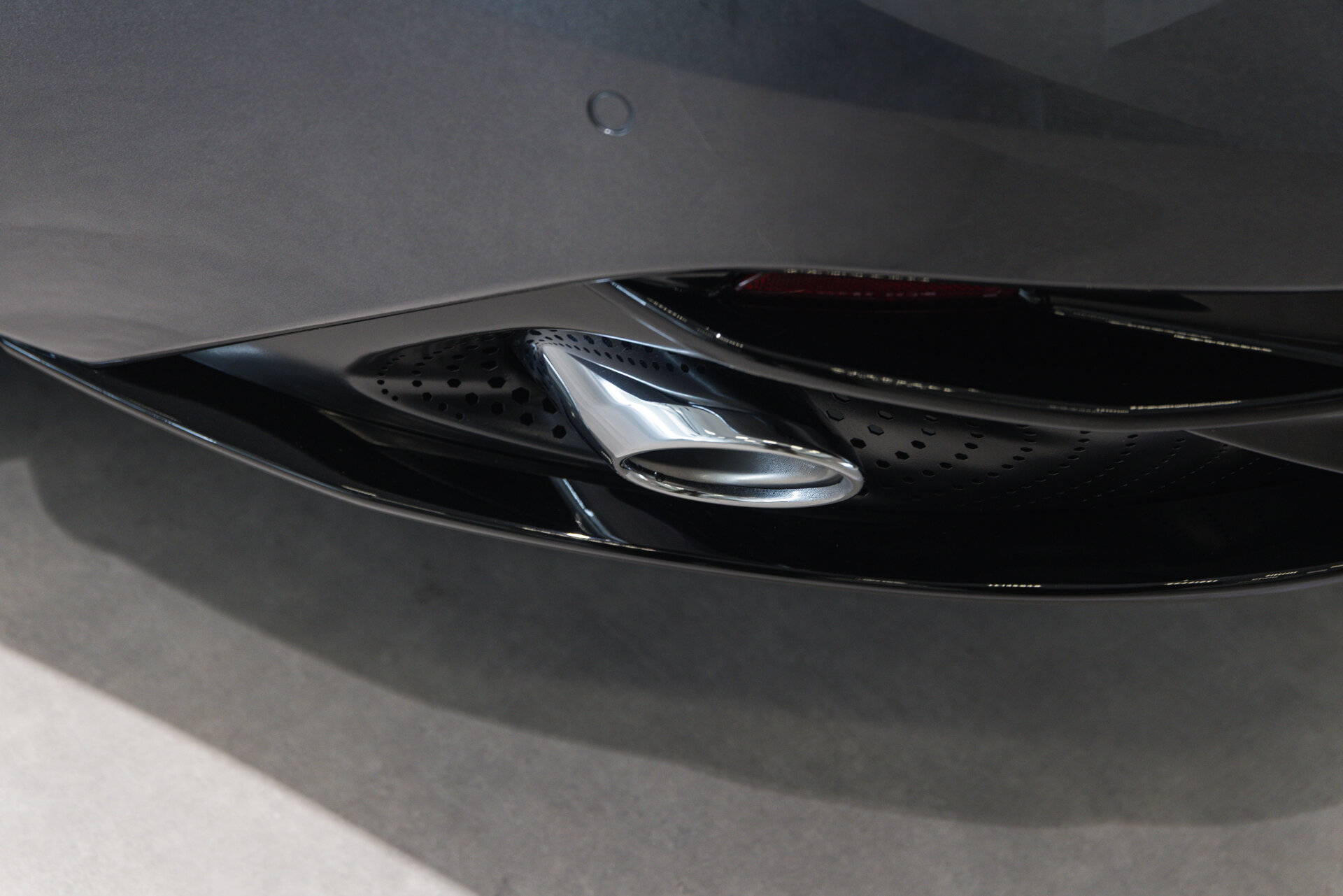 Aston Martin DB12 - foto 20