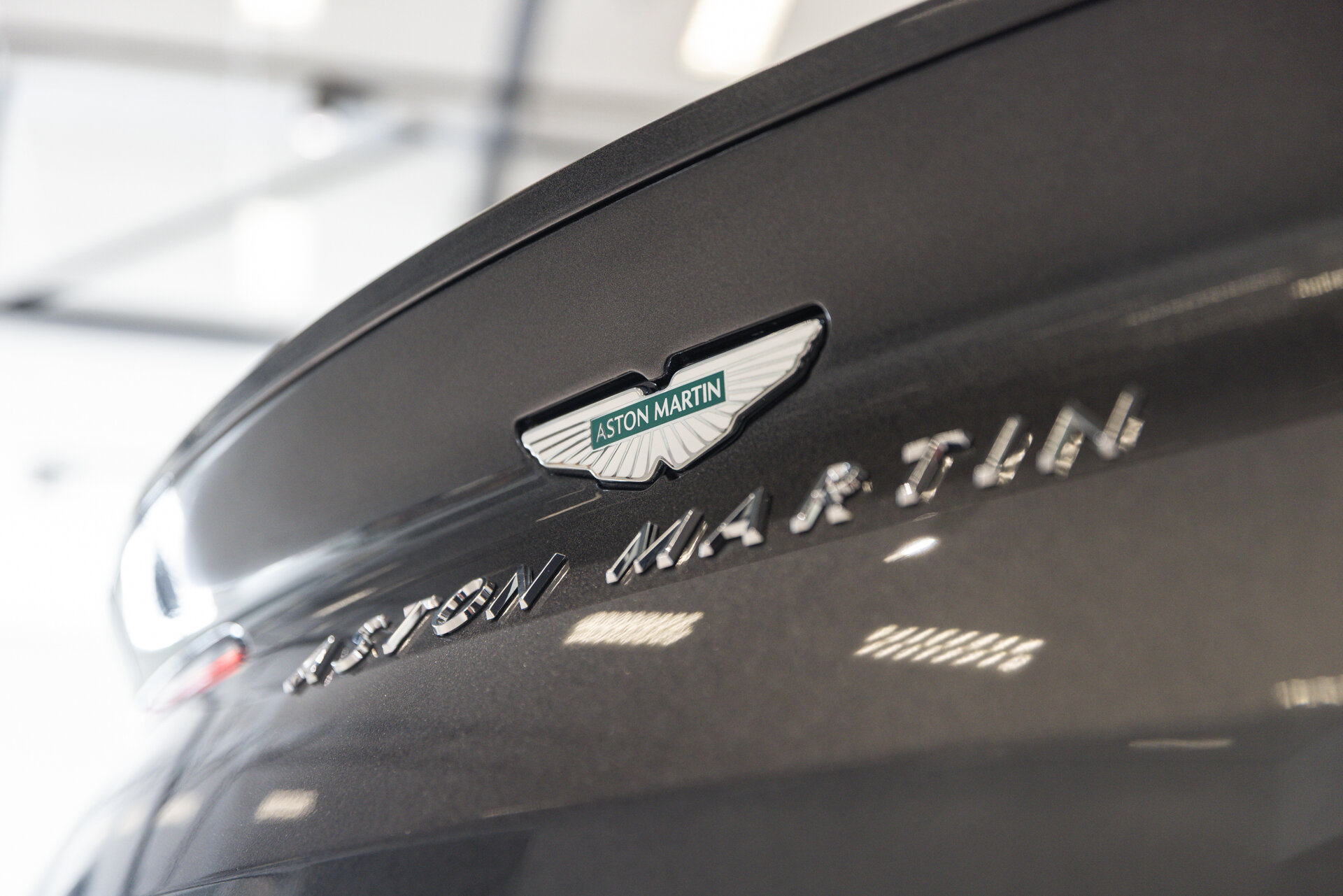 Aston Martin DB12 - foto 22