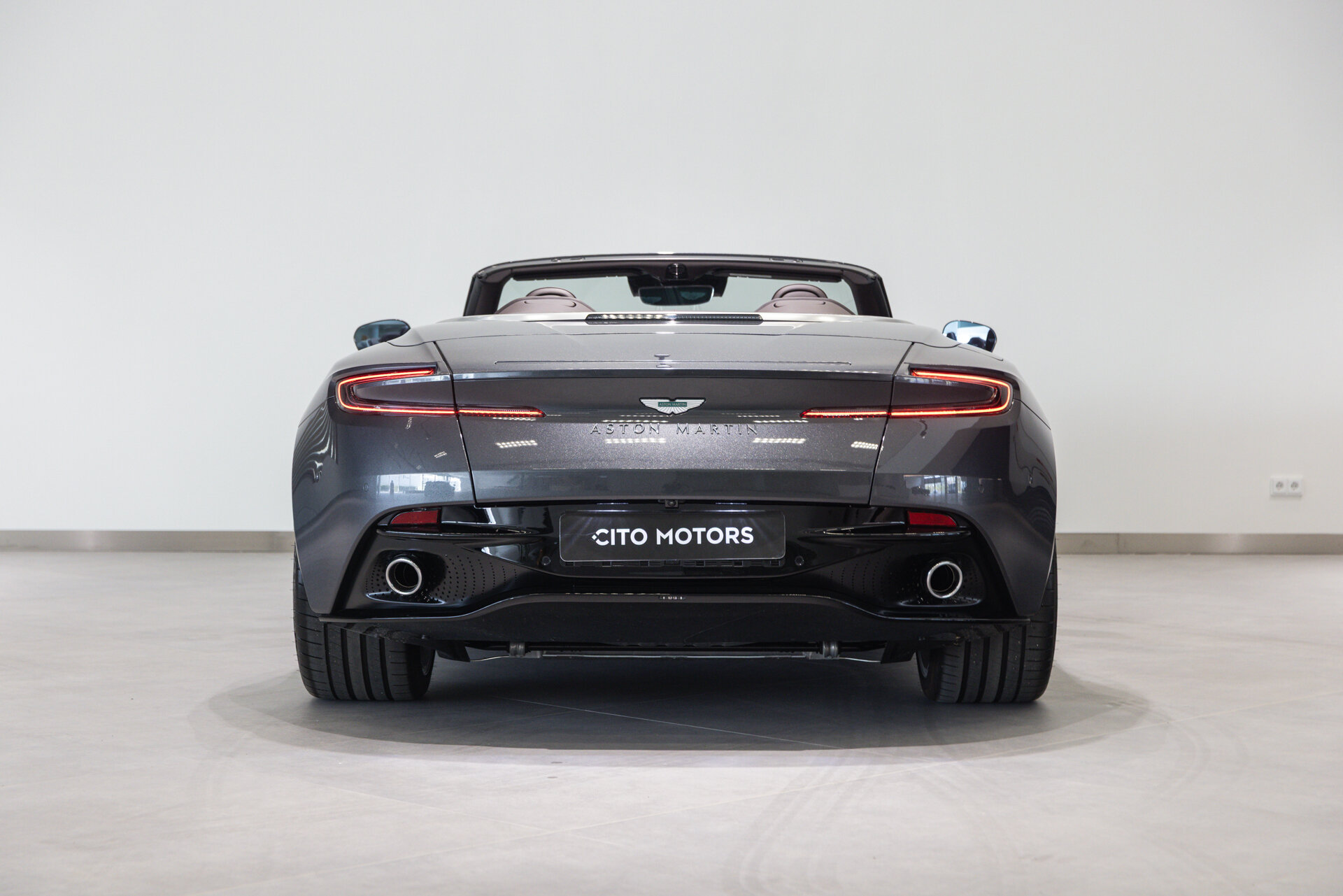 Aston Martin DB12 - foto 23