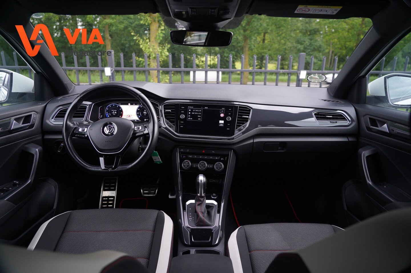 Volkswagen T-Roc 1.5 TSi Sport | Camera | Trekhaak | Stoelverw. | ACC | ECC | LED | Virtual | LM 17" | Full Options! - Afbeelding 2