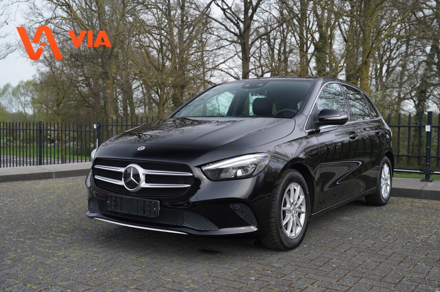 Mercedes-Benz B-Klasse 200 | LED | PDC | Halfleer | Stoelverw. | Climate | Camera | Adaptive Cruise |
