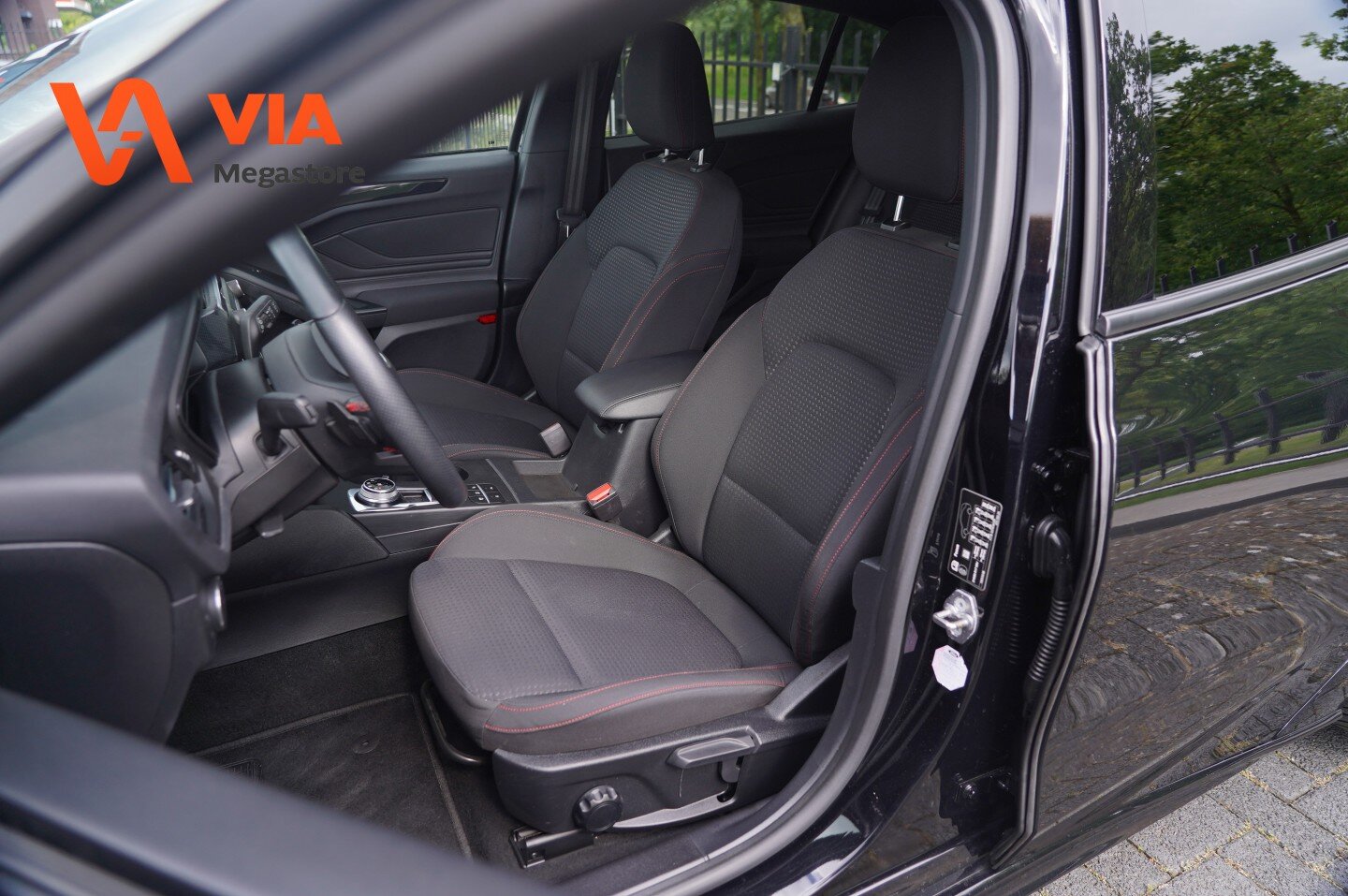 Ford Focus 1.0 | 125PK | ST-Line | Stoel- stuurverw. | Navi | Camera | PDC | Cruise | Sportstoelen | LED - Afbeelding 4