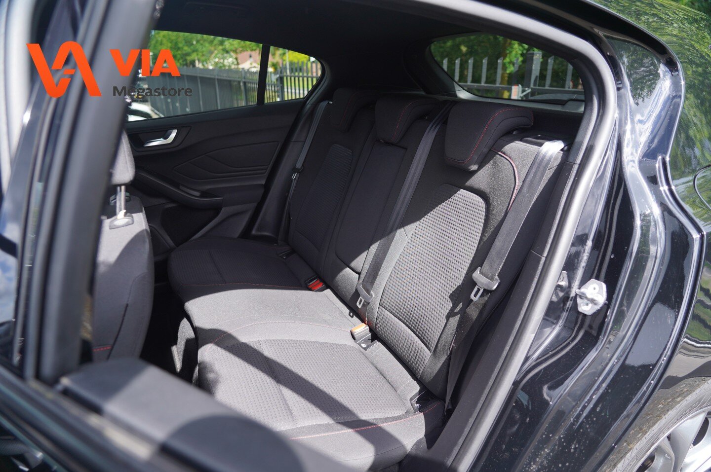 Ford Focus 1.0 | 125PK | ST-Line | Stoel- stuurverw. | Navi | Camera | PDC | Cruise | Sportstoelen | LED - Afbeelding 5