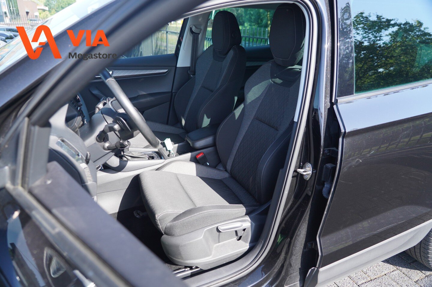 Škoda Karoq 1.5 TSI | 150PK | Trekhaak | Stoelverw. | Climate | LED | Camera | ACC | - Afbeelding 4