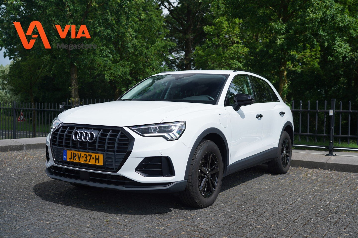 Audi Q3 Black & White S-Edition | 45e TFSI PHEV | Trekhaak | Stoelverw. | Cruise | LED | Climate | Virtual