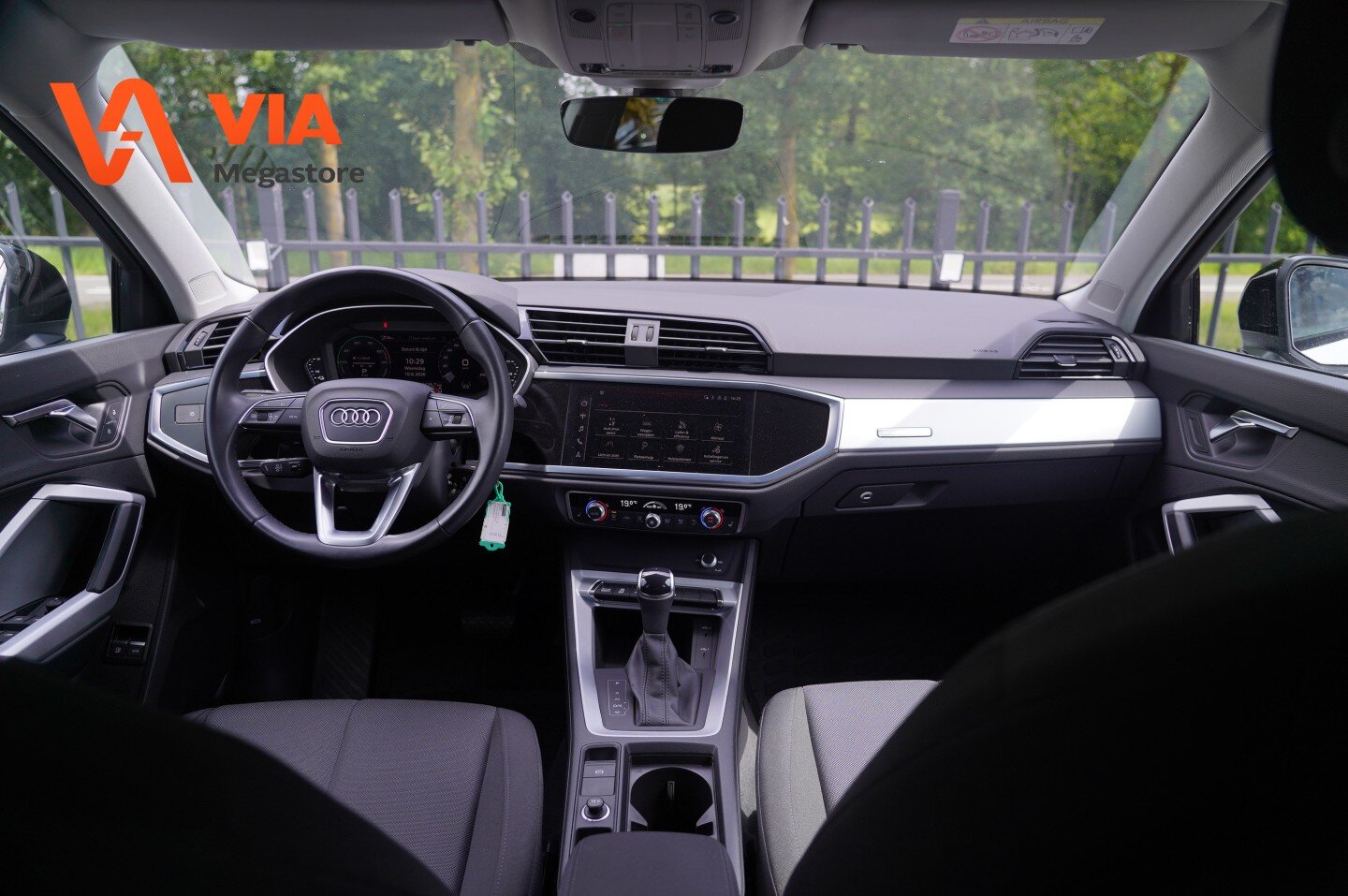 Audi Q3 Black & White S-Edition | 45e TFSI PHEV | Trekhaak | Stoelverw. | Cruise | LED | Climate | Virtual - Afbeelding 2