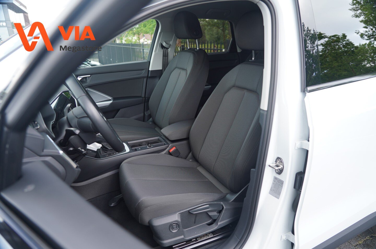 Audi Q3 Black & White S-Edition | 45e TFSI PHEV | Trekhaak | Stoelverw. | Cruise | LED | Climate | Virtual - Afbeelding 4