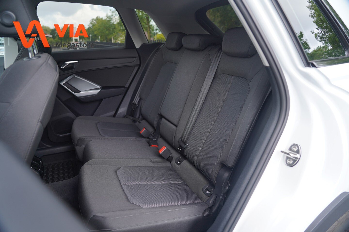 Audi Q3 Black & White S-Edition | 45e TFSI PHEV | Trekhaak | Stoelverw. | Cruise | LED | Climate | Virtual - Afbeelding 5
