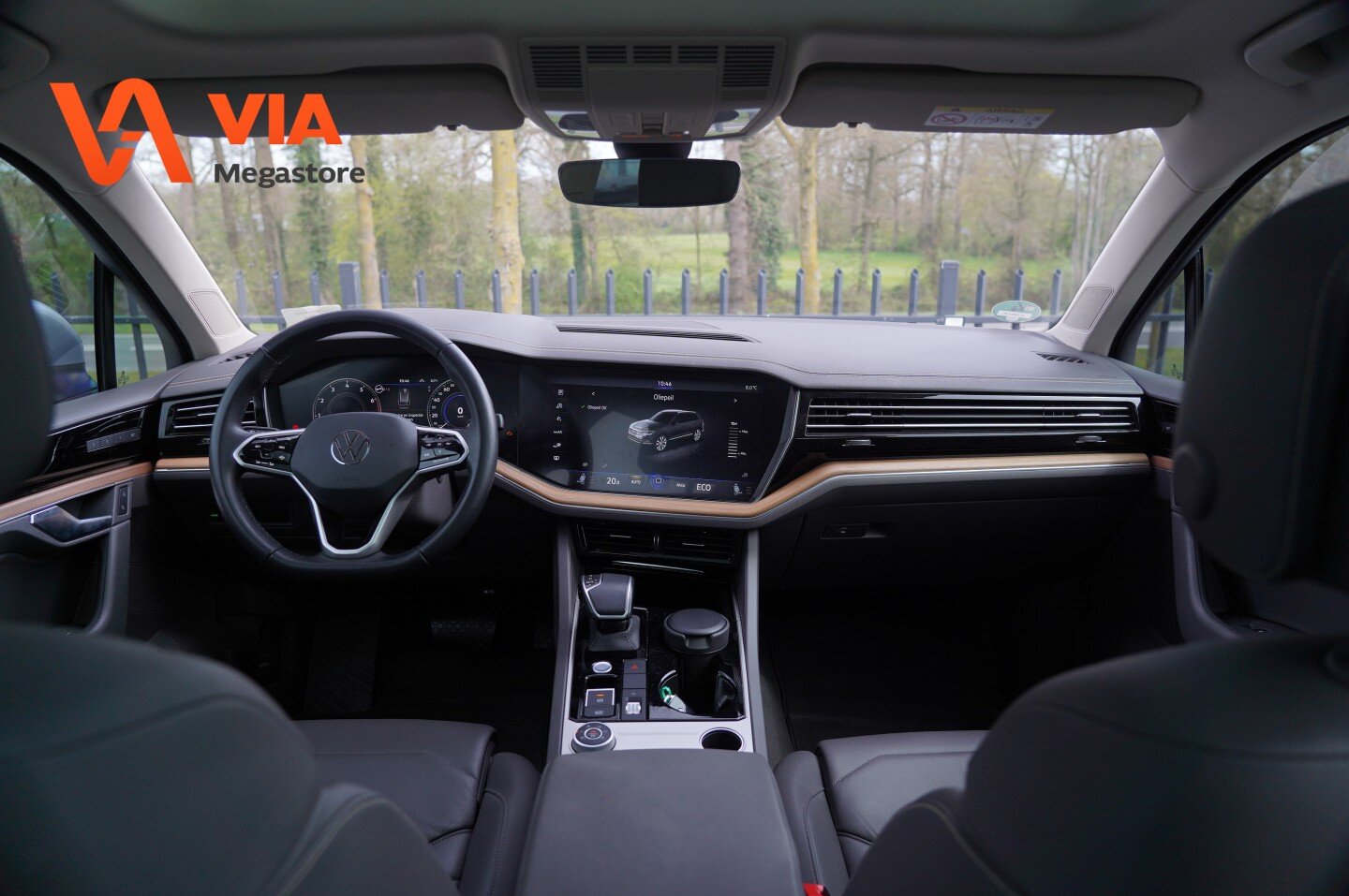 Volkswagen Touareg 3.0 TSi V6 | Black Edition | 4MOTION R-line velgen | Pano | Leder | Virtual | ACC | Full Options | Beurt gehad. - Afbeelding 2