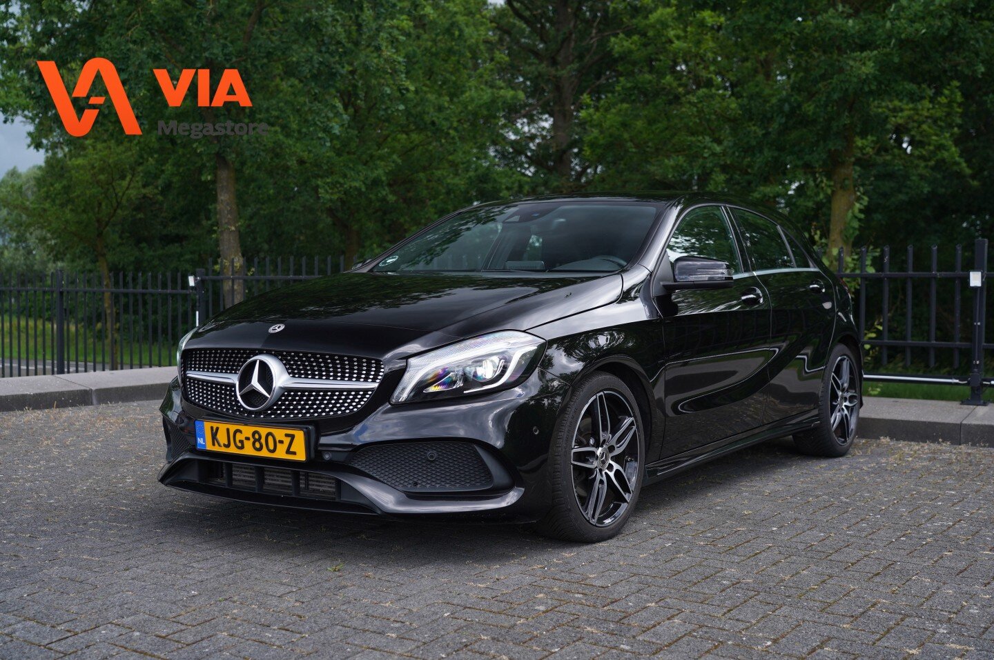 Mercedes-Benz A-Klasse A200 | AMG | PDC | ECC | LED | Halfleer | Camera | Stoelverw. | Cruise |