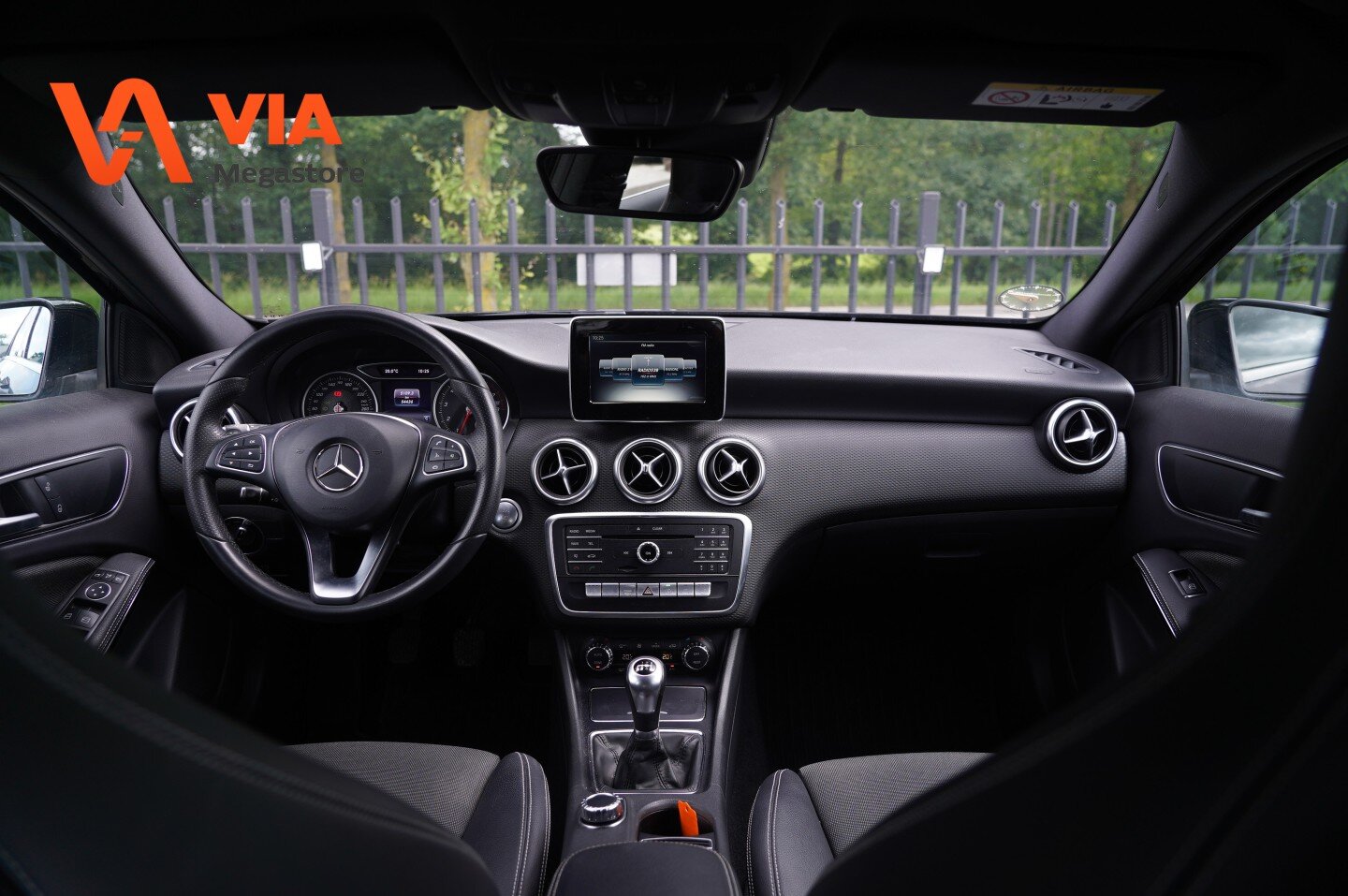 Mercedes-Benz A-Klasse A200 | AMG | PDC | ECC | LED | Halfleer | Camera | Stoelverw. | Cruise | - Afbeelding 2