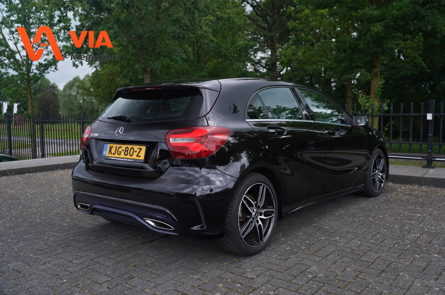 Mercedes-Benz A-Klasse A200 | AMG | PDC | ECC | LED | Halfleer | Camera | Stoelverw. | Cruise | - Afbeelding 3
