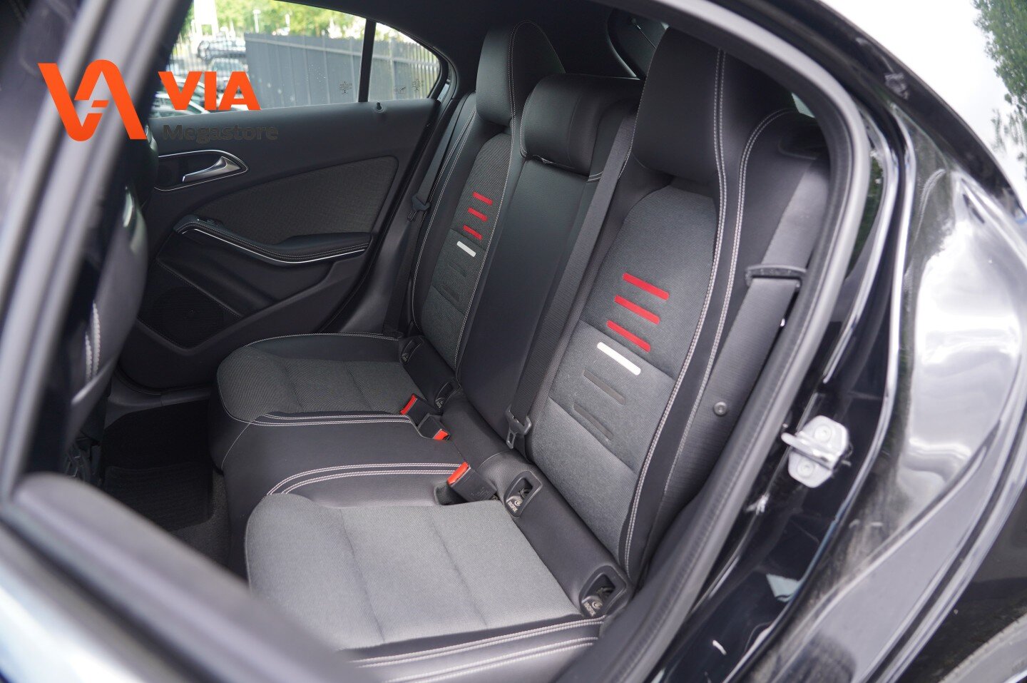 Mercedes-Benz A-Klasse A200 | AMG | PDC | ECC | LED | Halfleer | Camera | Stoelverw. | Cruise | - Afbeelding 5