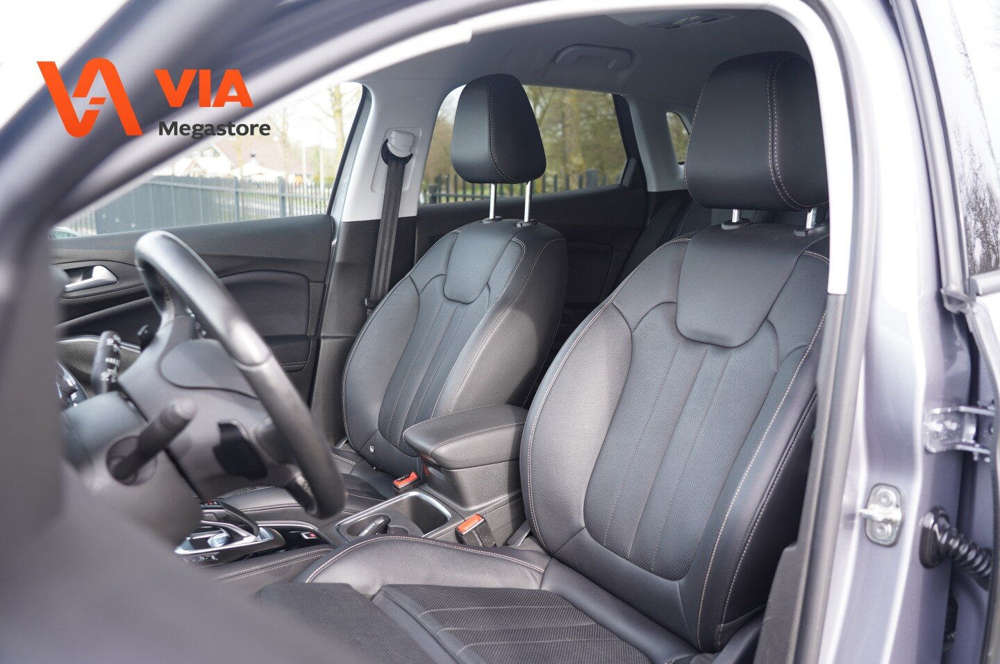 Opel Grandland X 1.6 Turbo 181PK | Ultimate | Trekhaak | Stoelverw. & koeling | Standkachel | Leder | LED | Camera - Afbeelding 4
