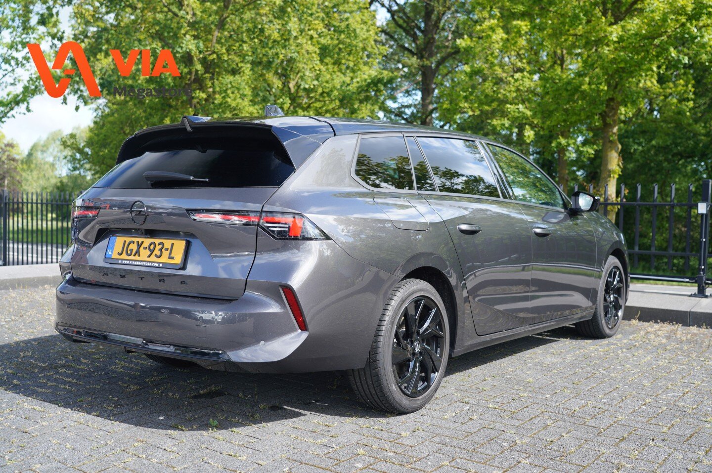 Opel Astra Sports Tourer 1.2 Turbo GS | LED | AGR | Navi | Black Ed. | Stoel & Stuurverw. - Afbeelding 3