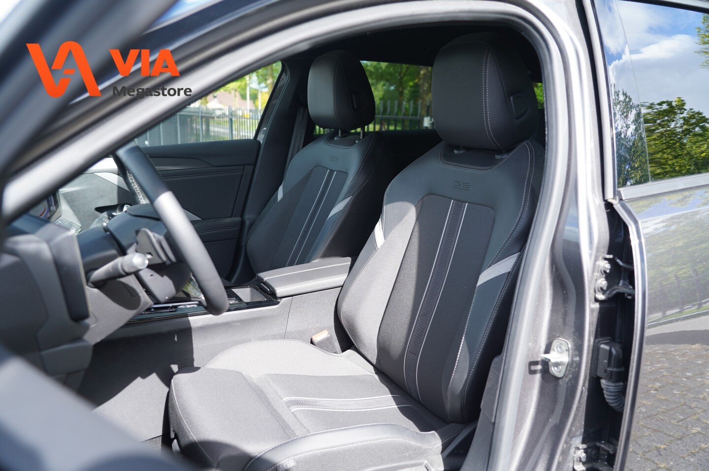 Opel Astra Sports Tourer 1.2 Turbo GS | LED | AGR | Navi | Black Ed. | Stoel & Stuurverw. - Afbeelding 4