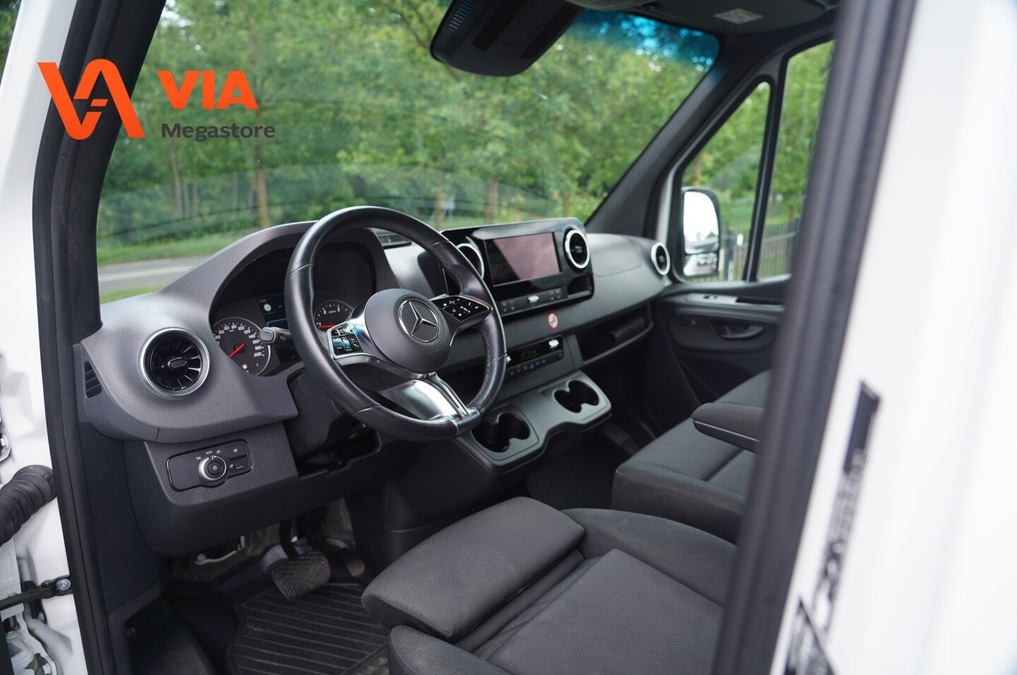 Mercedes-Benz Sprinter 317CDI L2H2 Select | Navi | LED | LM | full color |Camera | 3,5t AHK | Schwingsitz | Hout | SHZ | MBUX - Afbeelding 2