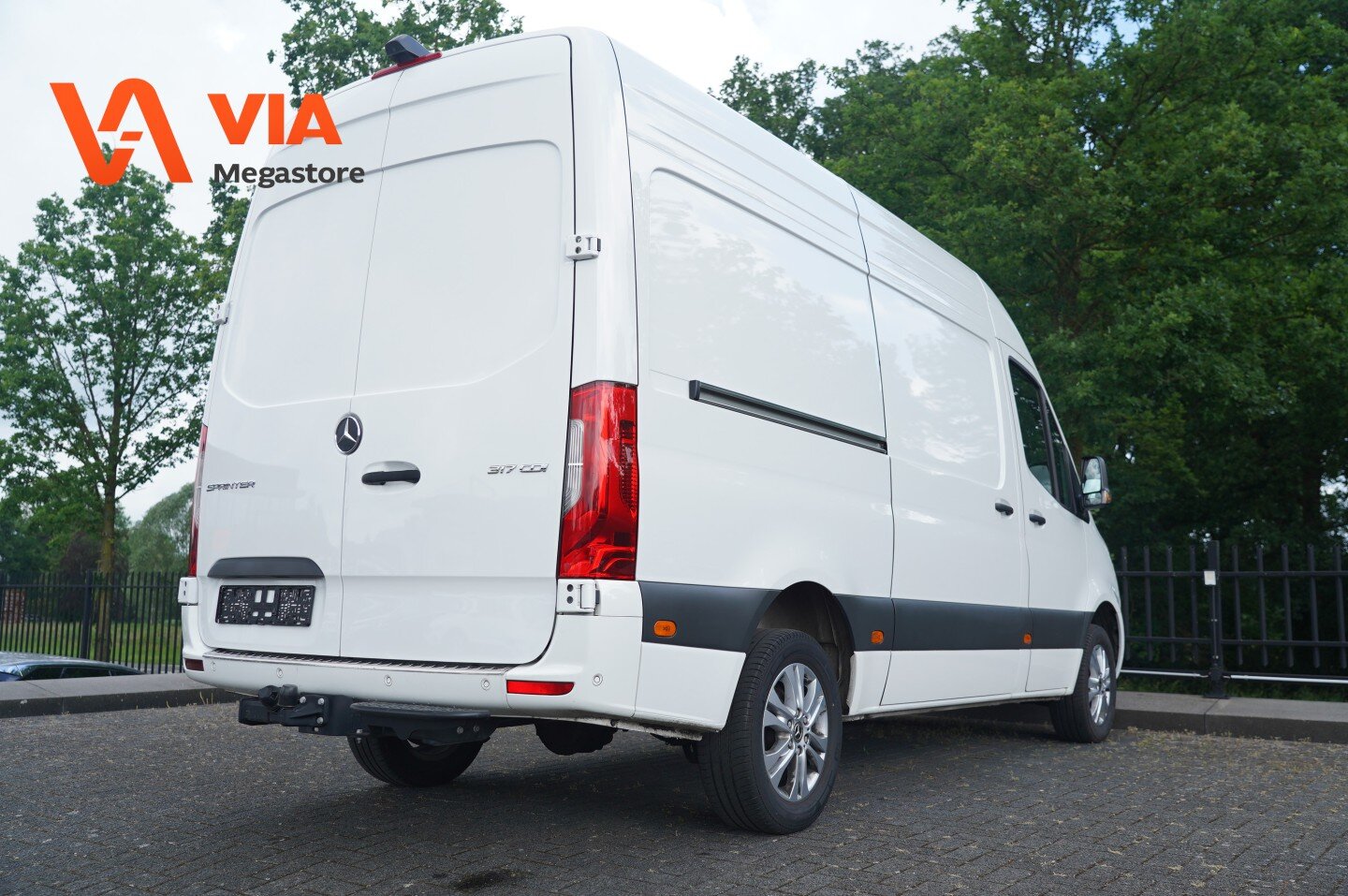 Mercedes-Benz Sprinter 317CDI L2H2 Select | Navi | LED | LM | full color |Camera | 3,5t AHK | Schwingsitz | Hout | SHZ | MBUX - Afbeelding 3