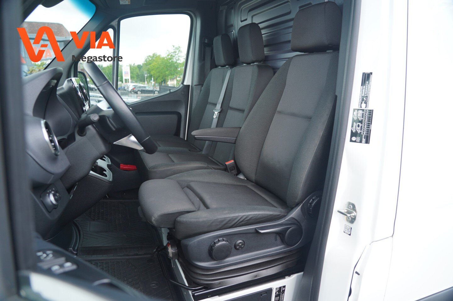 Mercedes-Benz Sprinter 317CDI L2H2 Select | Navi | LED | LM | full color |Camera | 3,5t AHK | Schwingsitz | Hout | SHZ | MBUX - Afbeelding 5