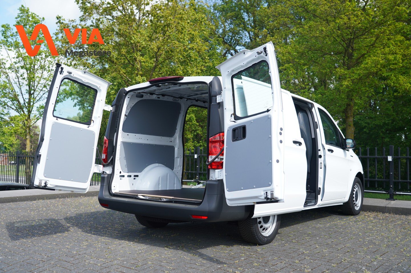 Mercedes-Benz eVito 112 | 60kWh | 2x schuifdeur | Deurtjes | Navi | Cruise | 2 pers - Afbeelding 4