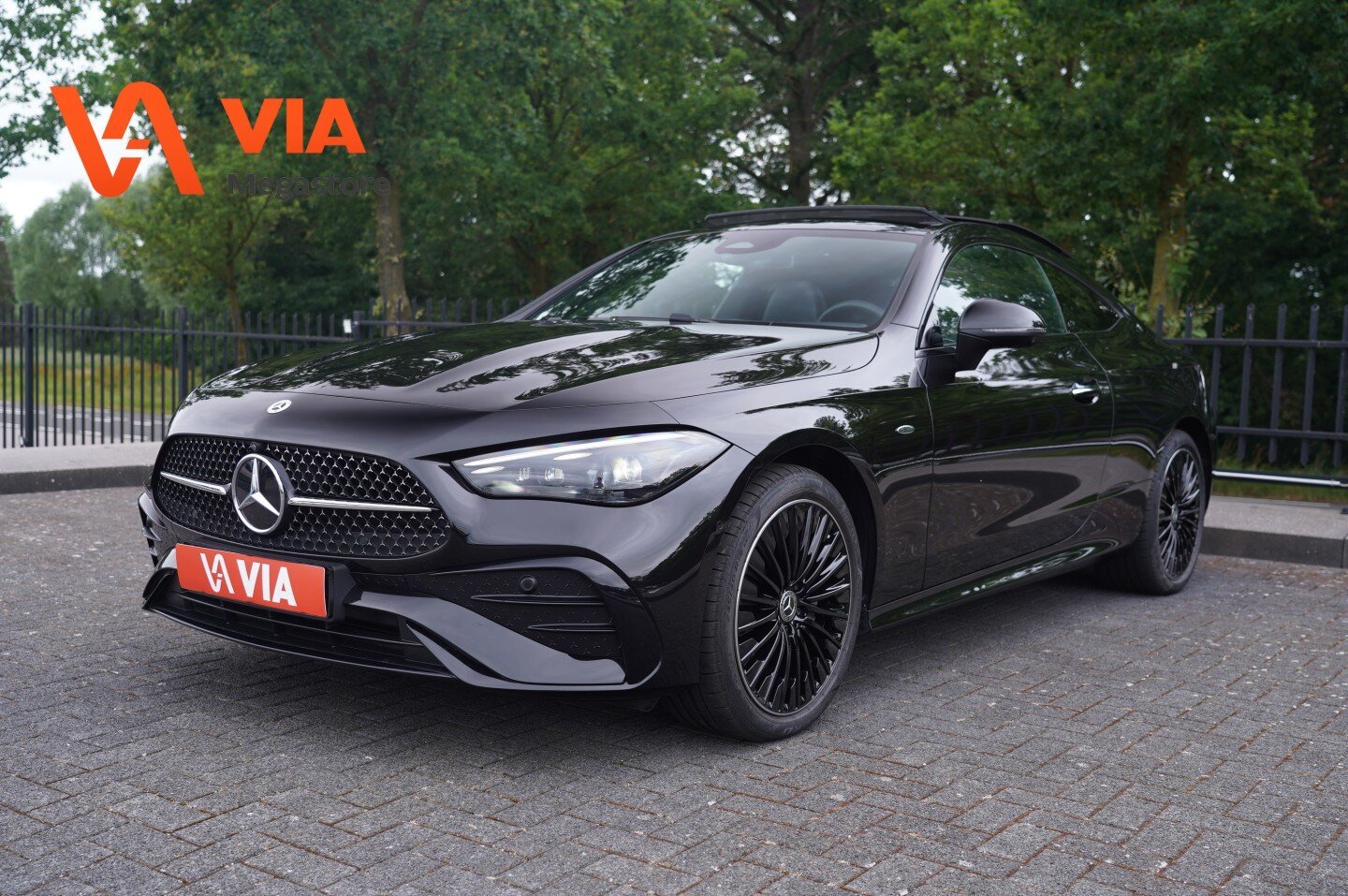 Mercedes-Benz CLE 300 300e Coupé Automaat AMG Line | Premium Pakket | Nightpakket | Winterpakket | Burmester | Distronic | 360° Camera | Keyless-Go | Stoelverwarming