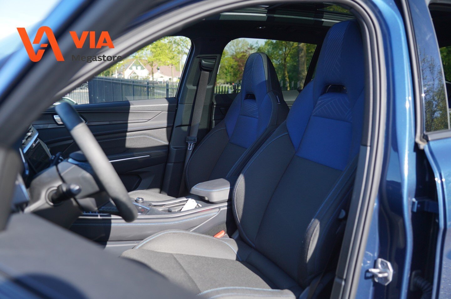 Lynk & Co 01 Lynk&Co 1.5 | PHEV | zwarte hemel | NETTE AUTO!! | Pano | ECC | Infinity | 360º | Memory - Afbeelding 4