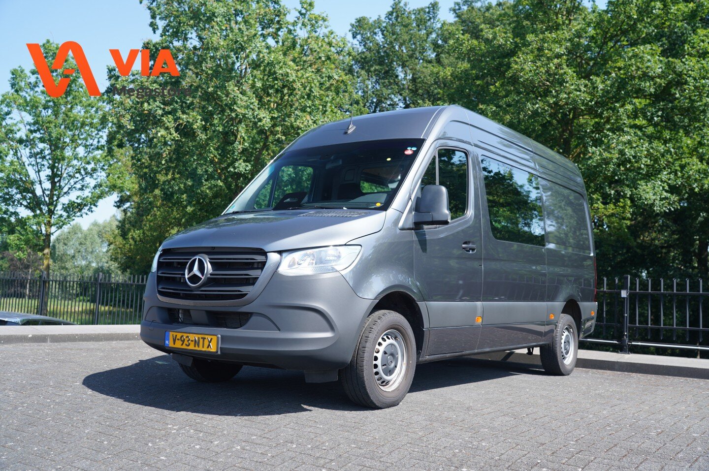 Mercedes-Benz Sprinter 317CDI | PRO | L2H2 | Ideale DC ombouw! BPM vrij | 3.5t AHK voorb. | Cruise | 2pers | Camera | ECC |