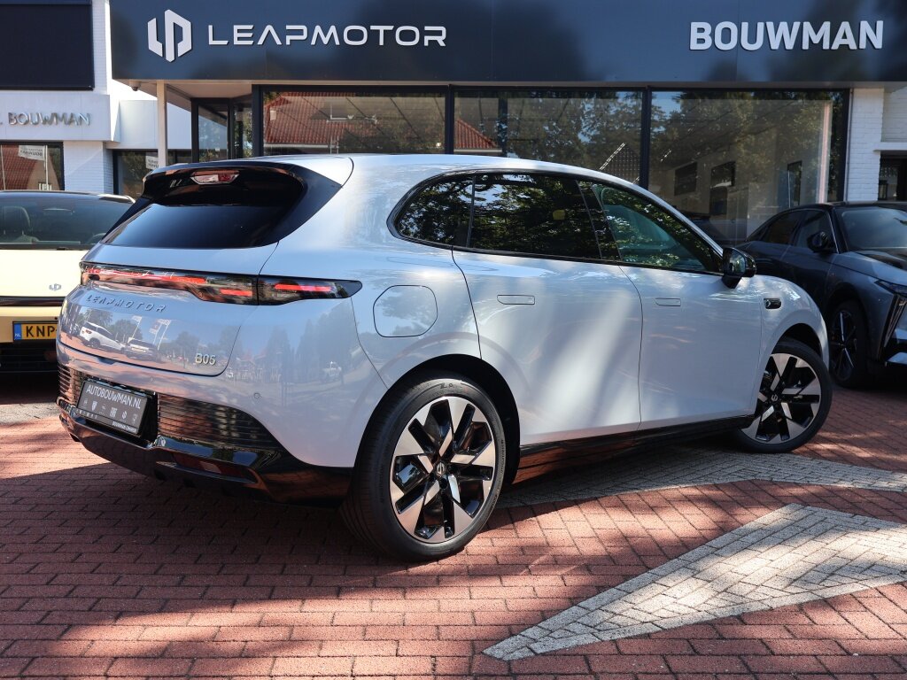 Leapmotor B05 67,1 kWh 218PK Design Nieuw, Rijklaarprijs | Panoramadak | 360 Camera | Navigatie | Carplay - Afbeelding 2