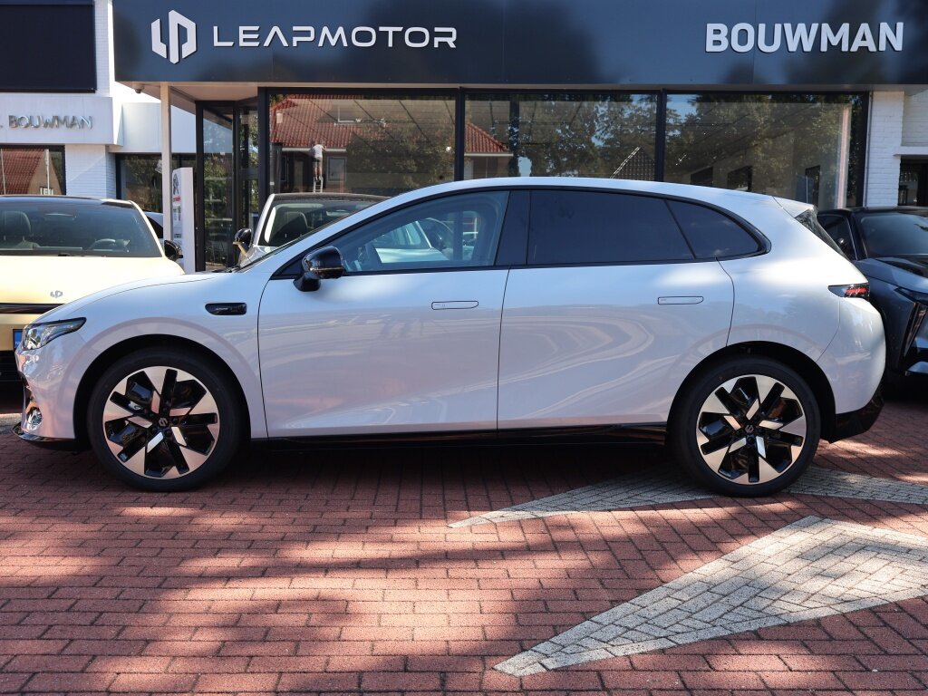 Leapmotor B05 67,1 kWh 218PK Design Nieuw, Rijklaarprijs | Panoramadak | 360 Camera | Navigatie | Carplay - Afbeelding 3
