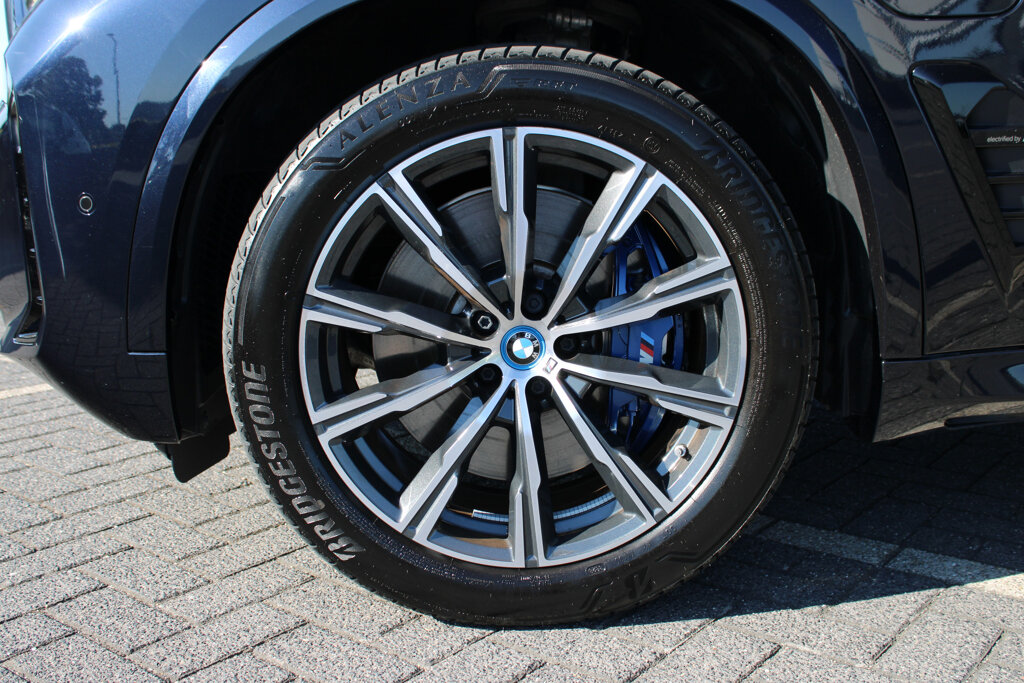 BMW X5 8