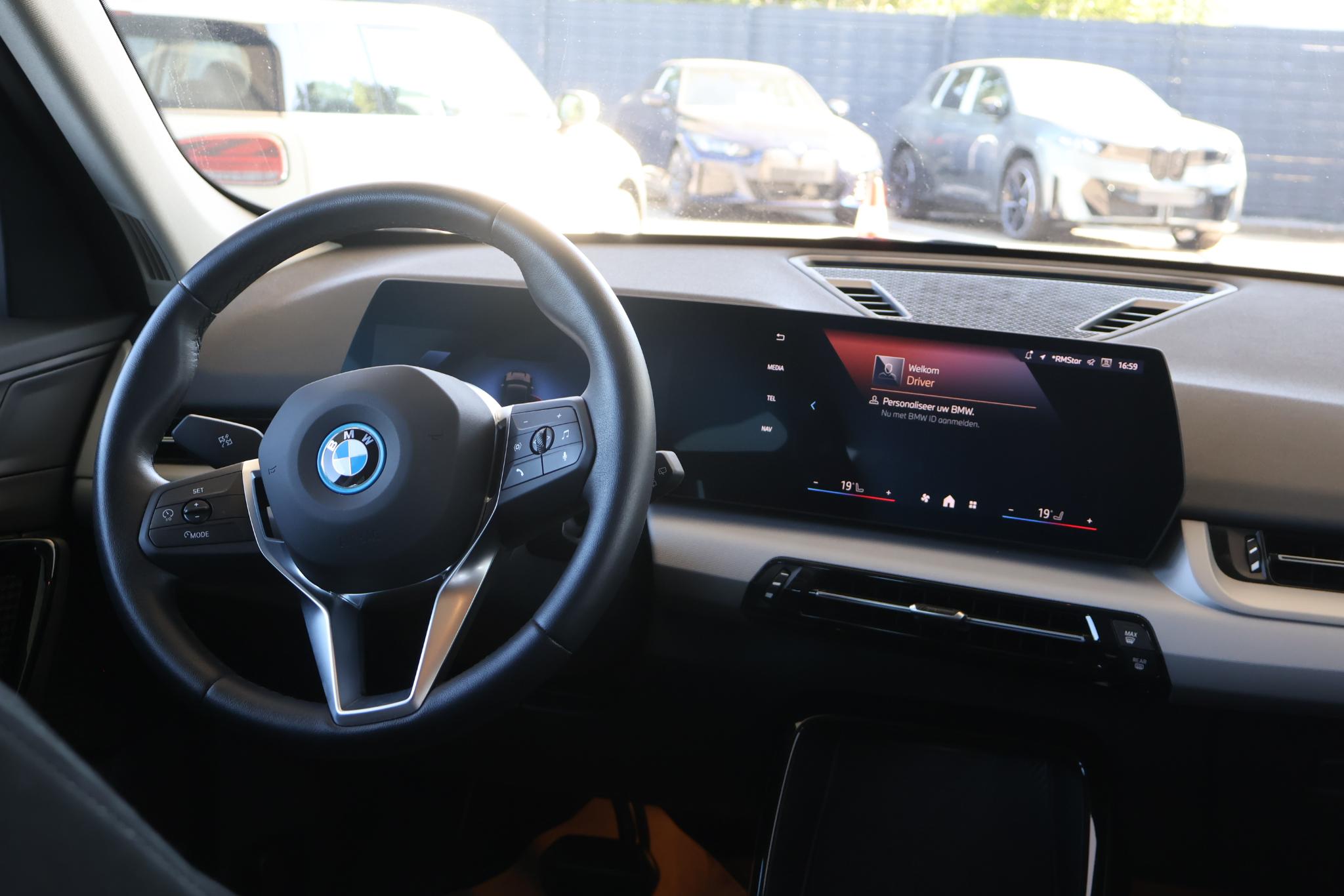 BMW iX1