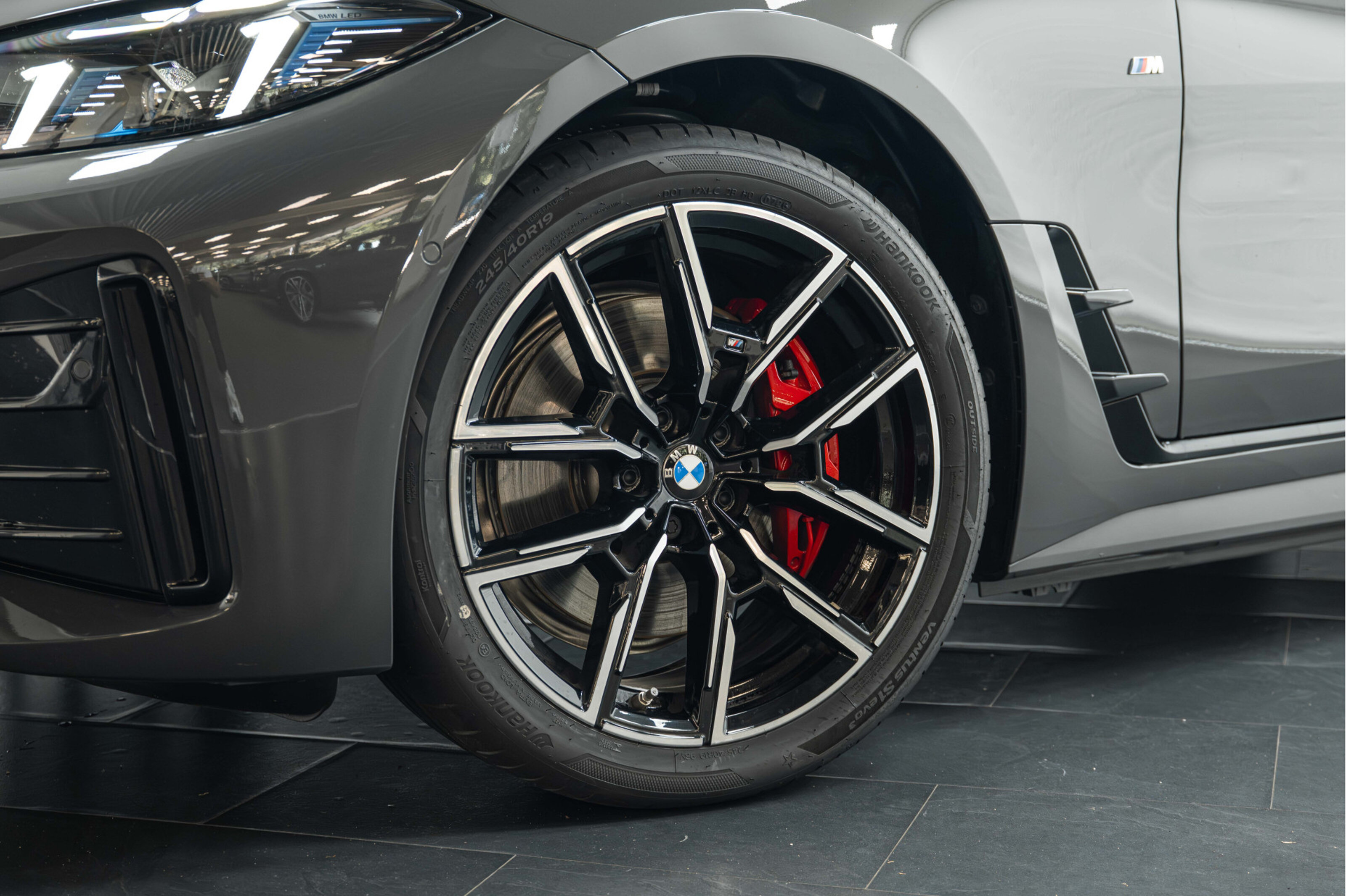 BMW i4 8