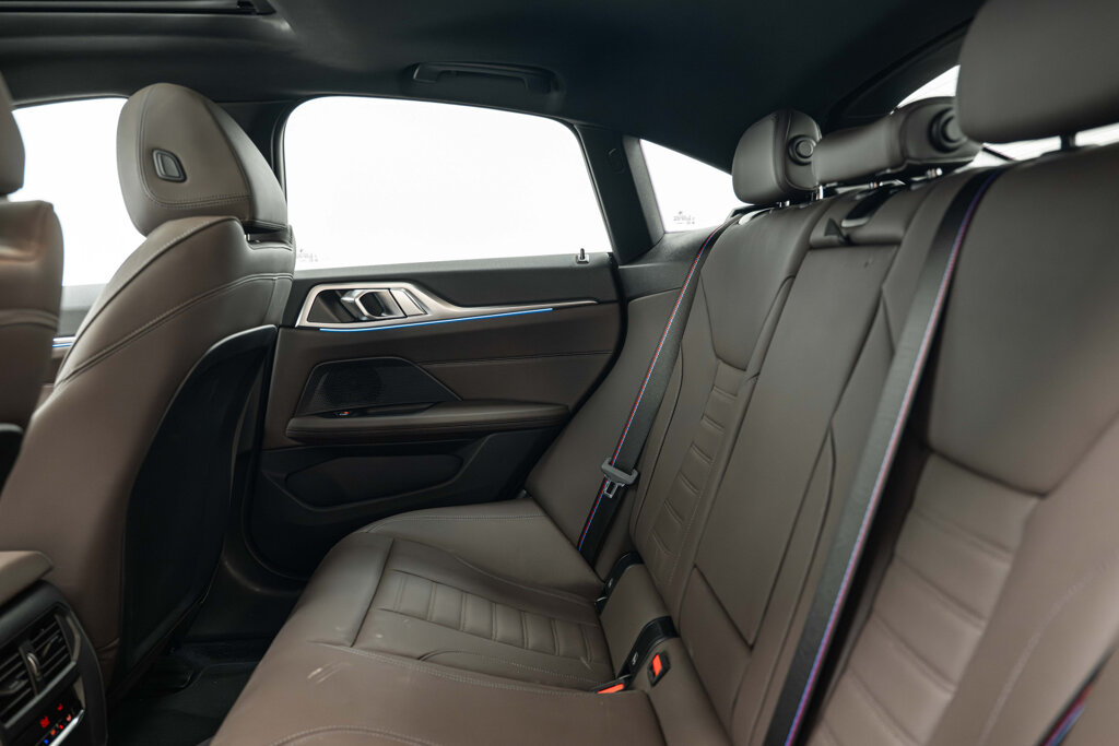 BMW i4 15