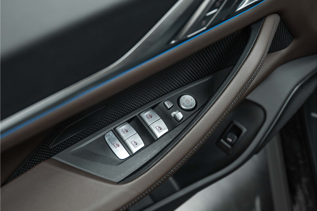 BMW i4 28