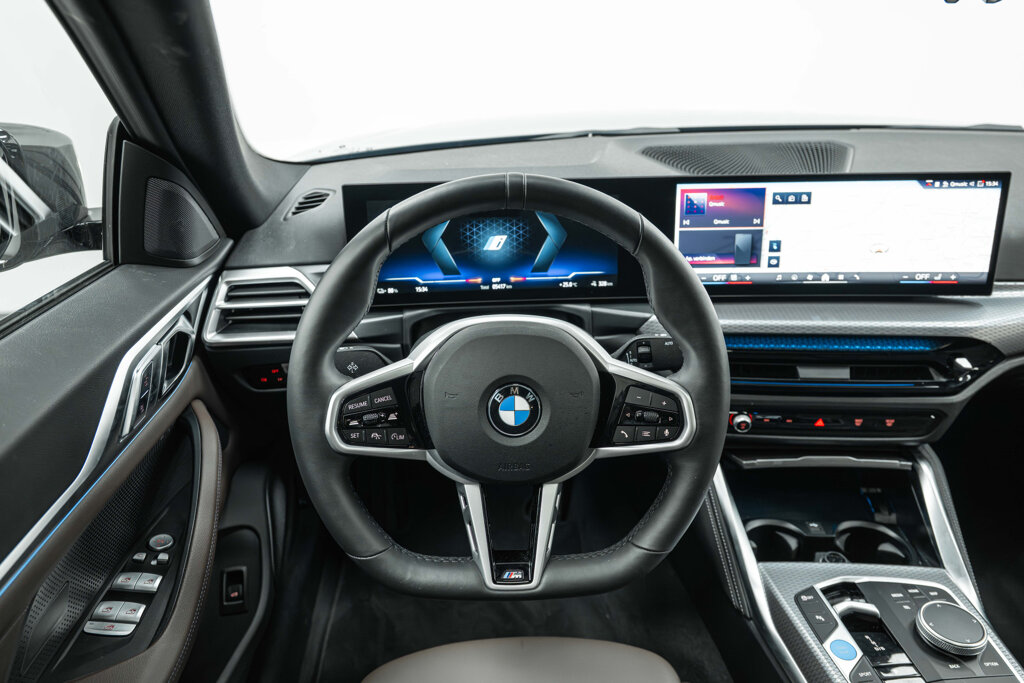 BMW i4 32
