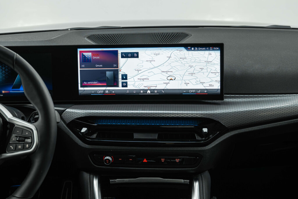 BMW i4 33