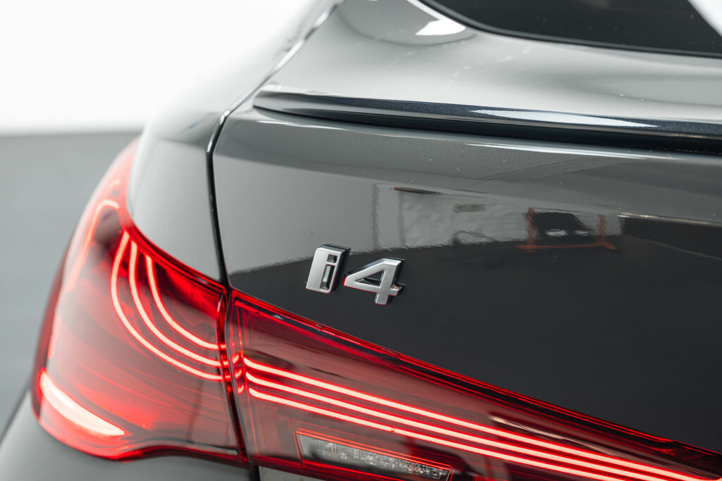 BMW i4 39