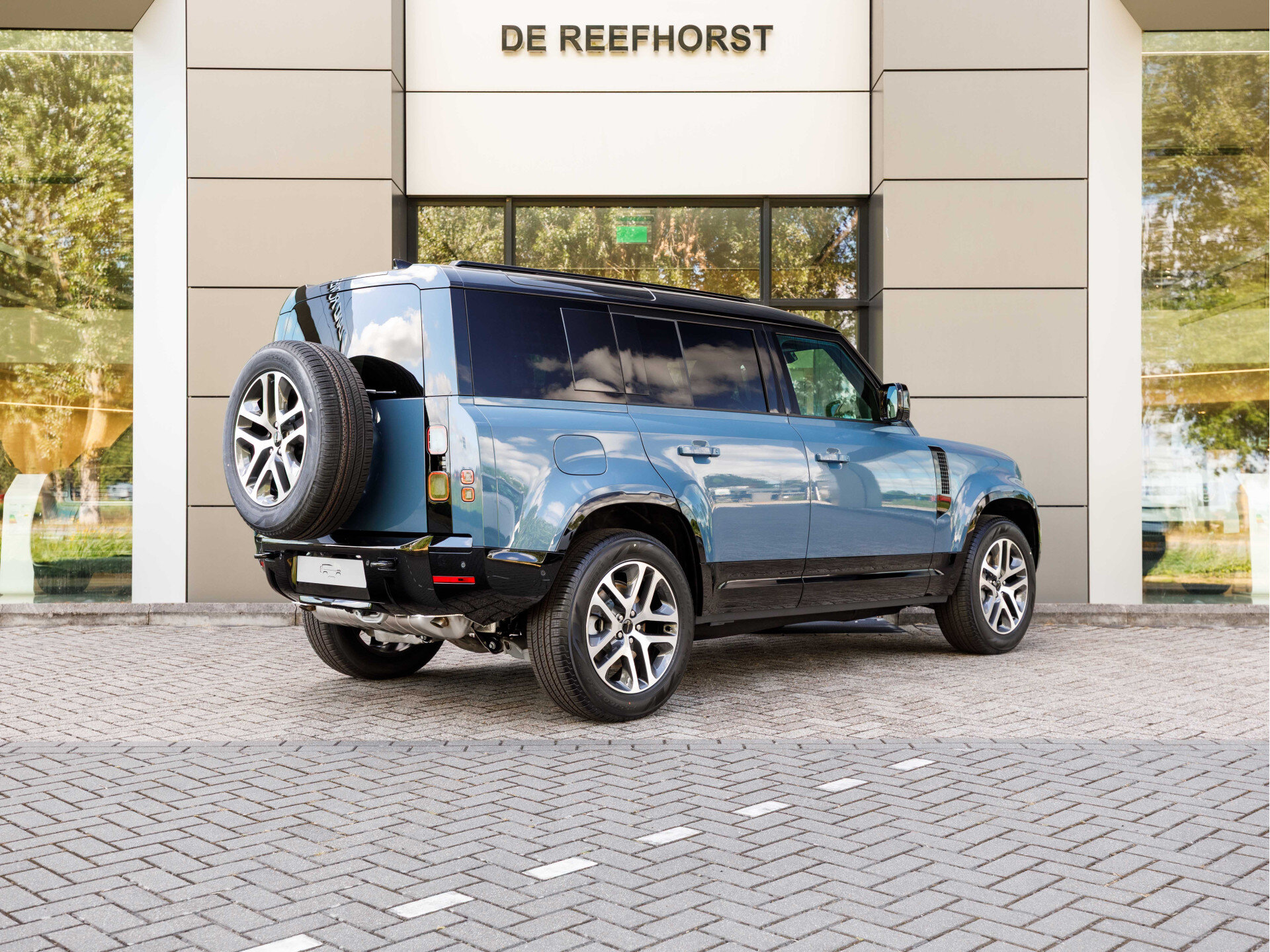 Land Rover Defender 110 2.0 P300e 110 X-Dynamic SE - Afbeelding 2
