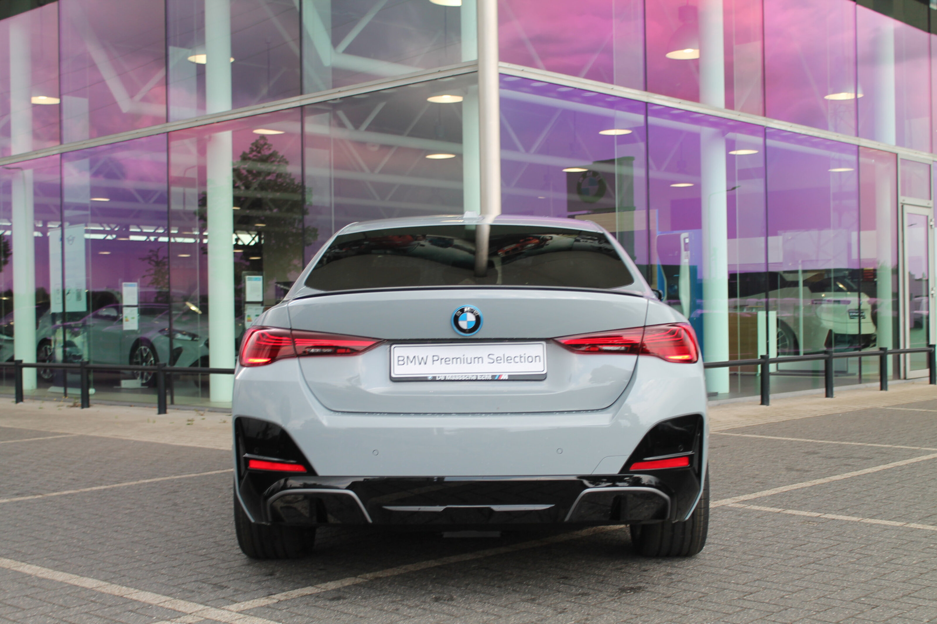 BMW i4 8