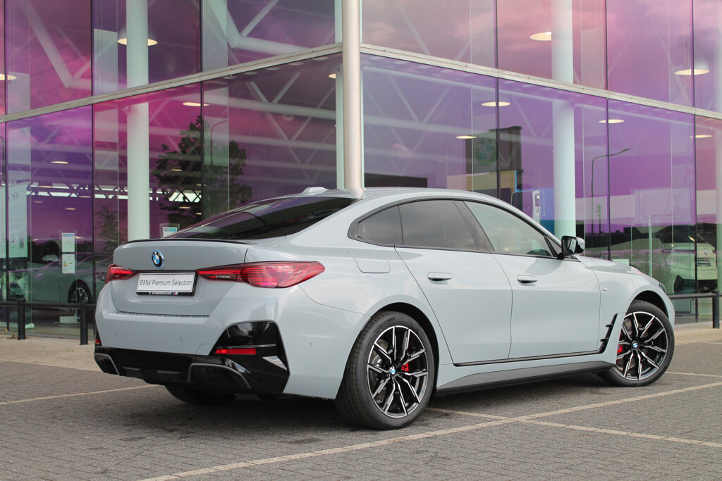 BMW i4 10