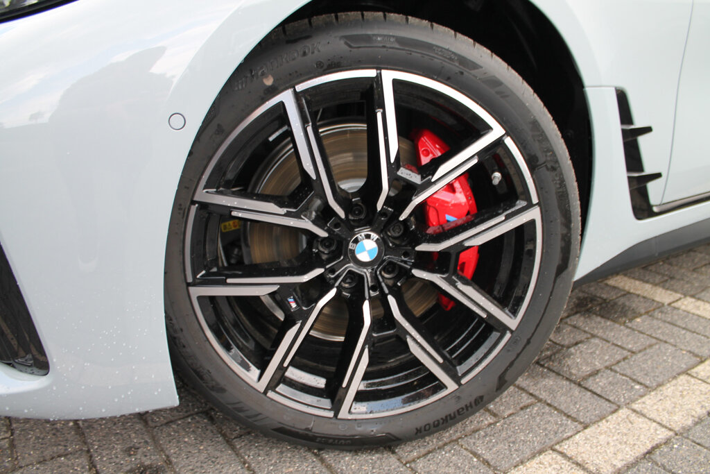 BMW i4 13
