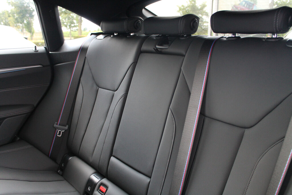 BMW i4 14
