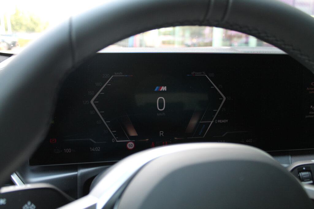 BMW i4 26