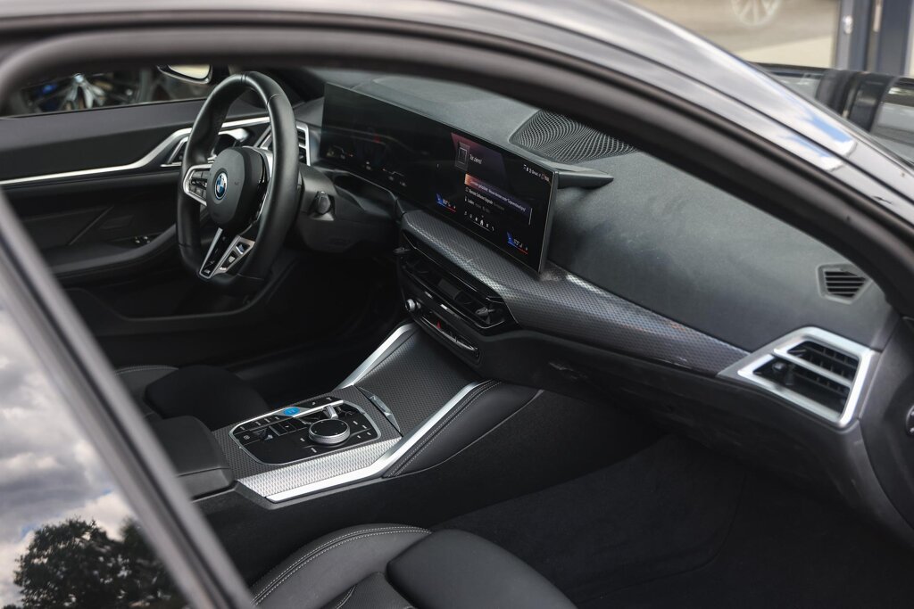BMW i4 10