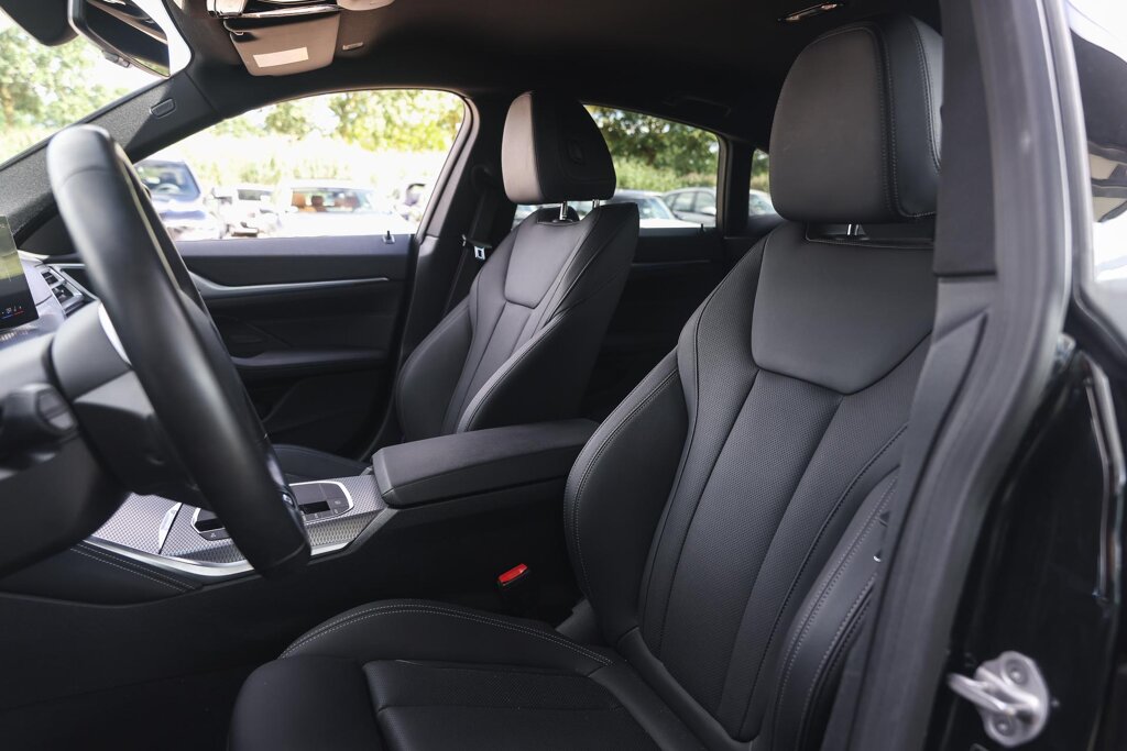 BMW i4 12