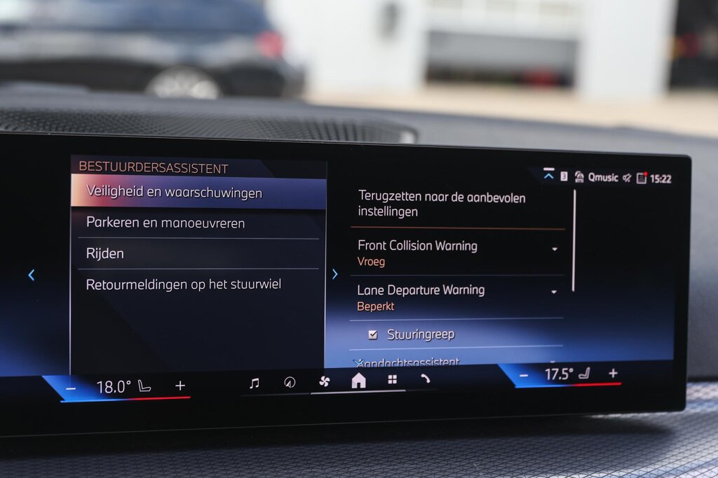 BMW i4 22