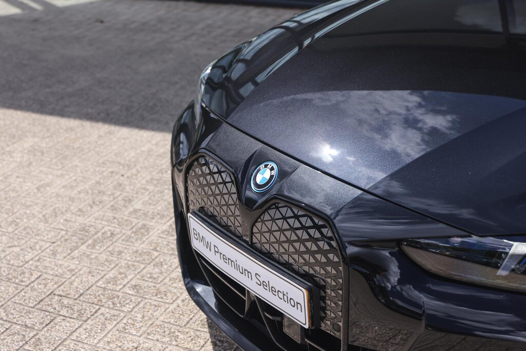 BMW i4 23