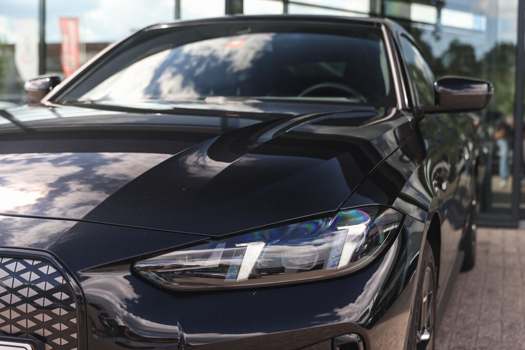 BMW i4 24