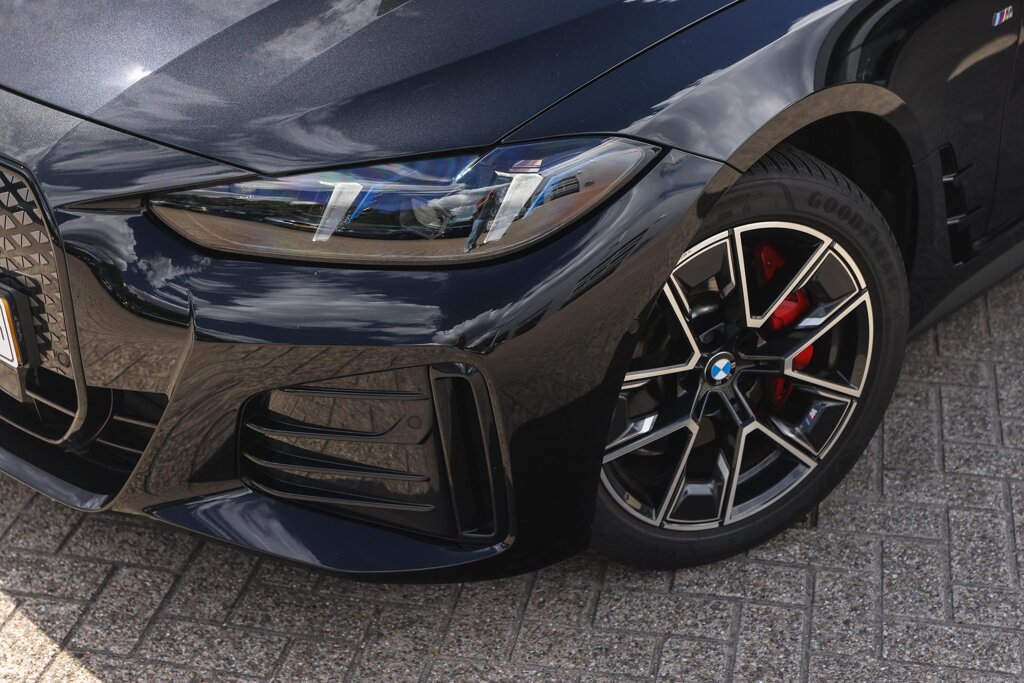 BMW i4 25