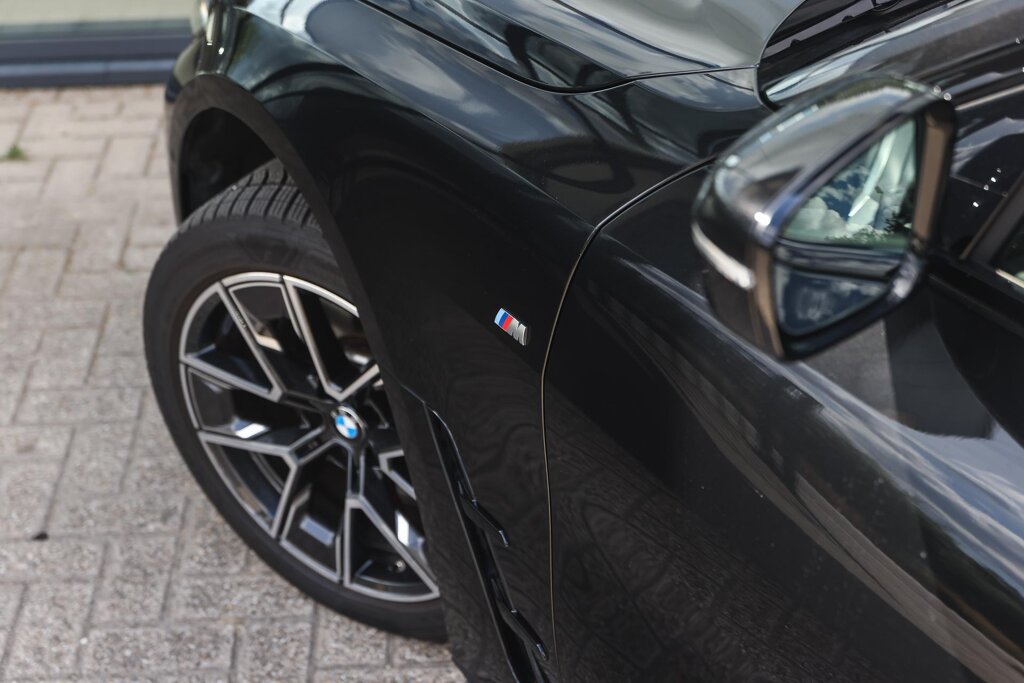 BMW i4 26